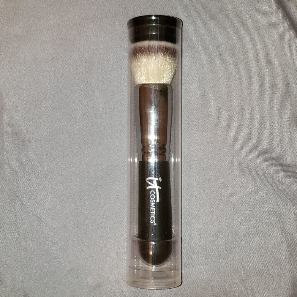 IT Cosmetics brush - Picture 4 of 5